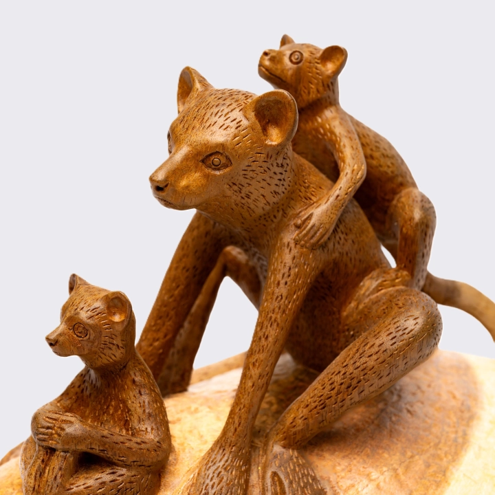 Studio shoot of the lemurs'sculpture