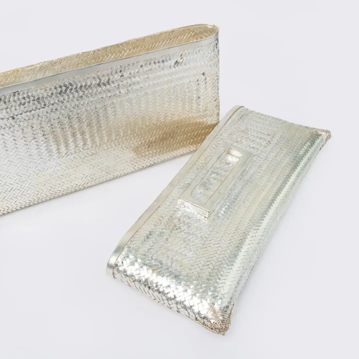 Close-up view of the Evening clutch