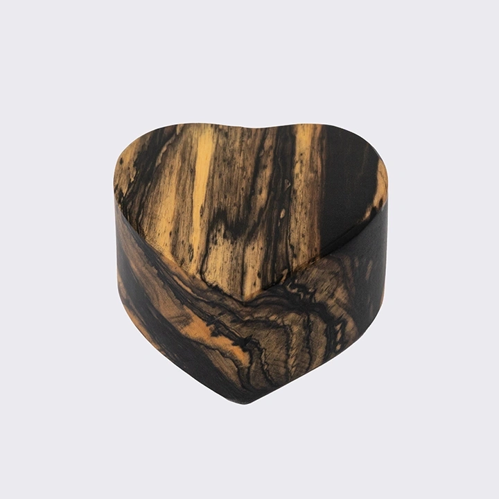 Rotating view highlighting the paper weight's features.