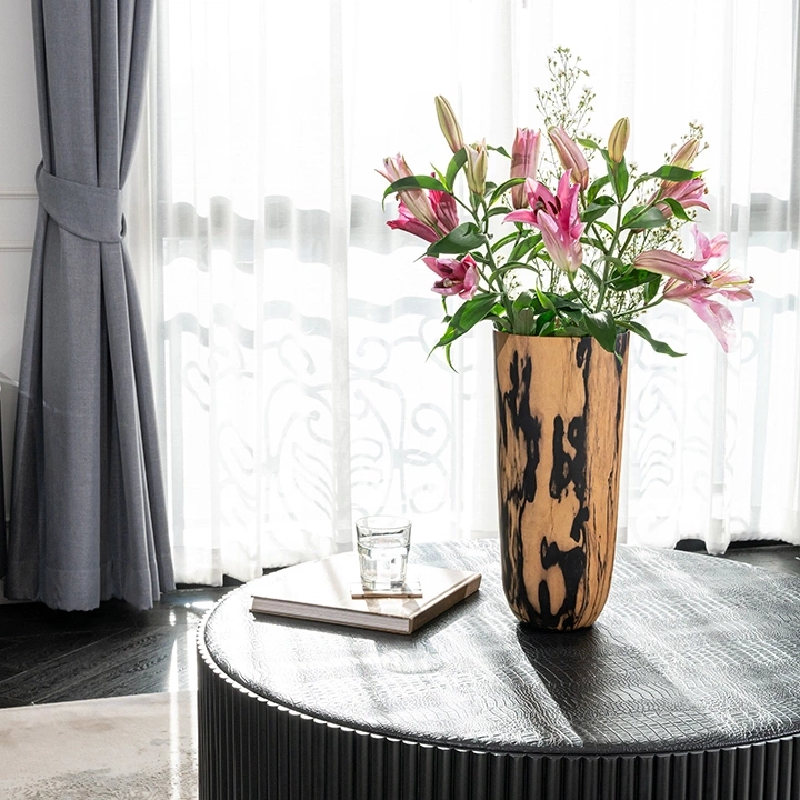 Image showcasing the vase in use.