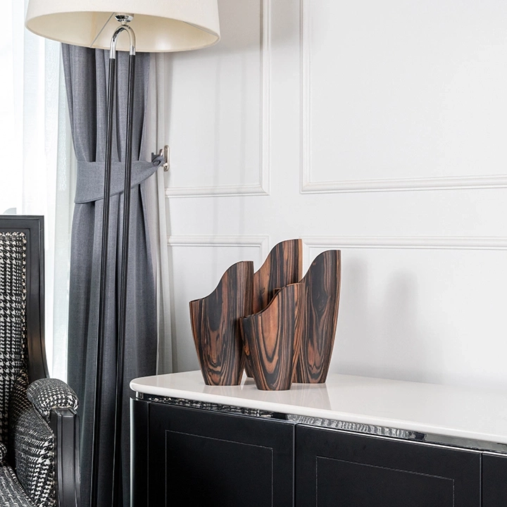 Image showcasing the vase in use.