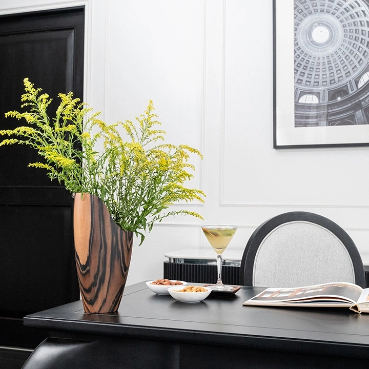 Image showcasing the vase in use.