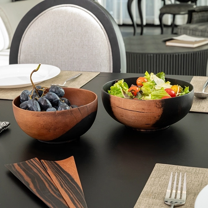 Rotating view highlighting the bowl's features