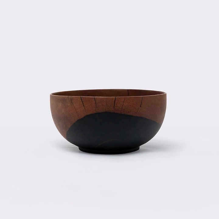 Rotating view highlighting the bowl's features