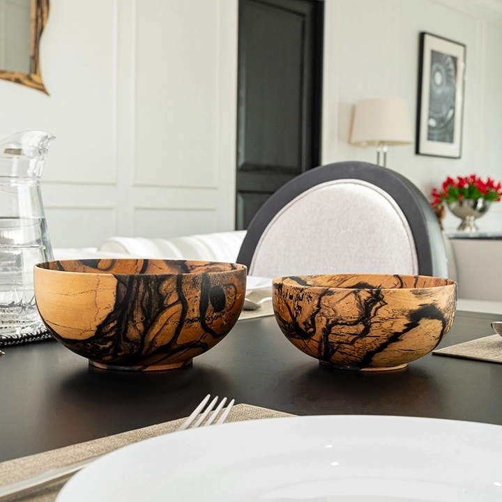 Rotating view highlighting the bowl's features