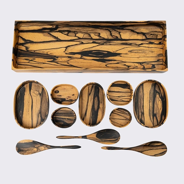 Close-up view of the tray's details.