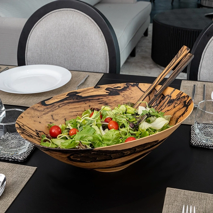 Rotating view highlighting the bowl's features.