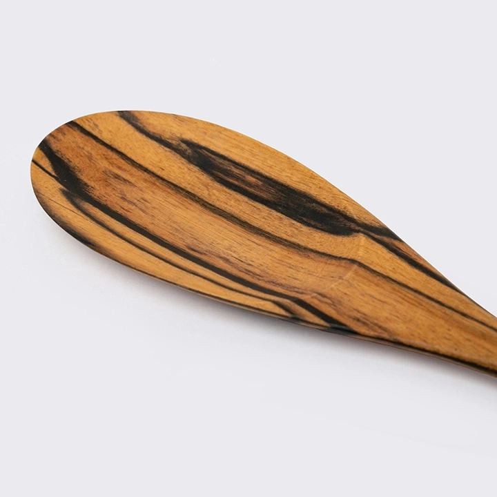 Rotating view highlighting the spoon's features