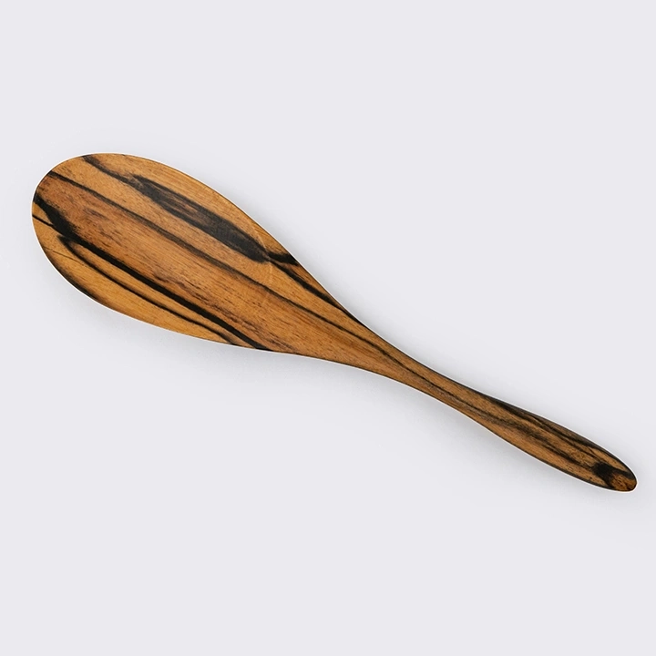 Rotating view highlighting the spoon's features