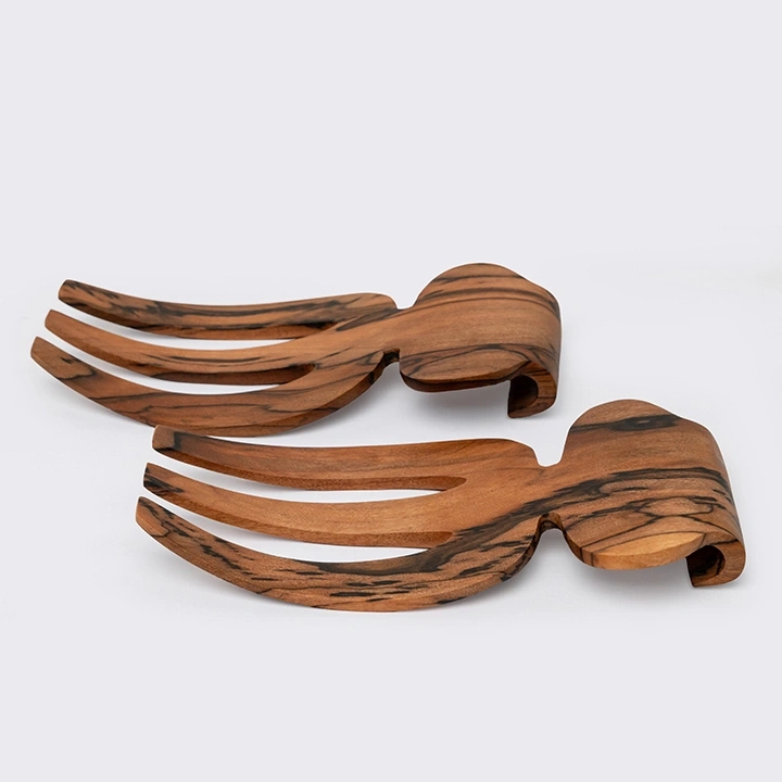 Rotating view highlighting the forks' features.