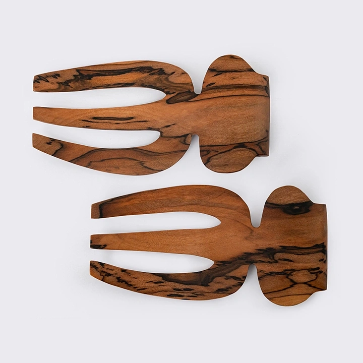 Rotating view highlighting the forks' features.