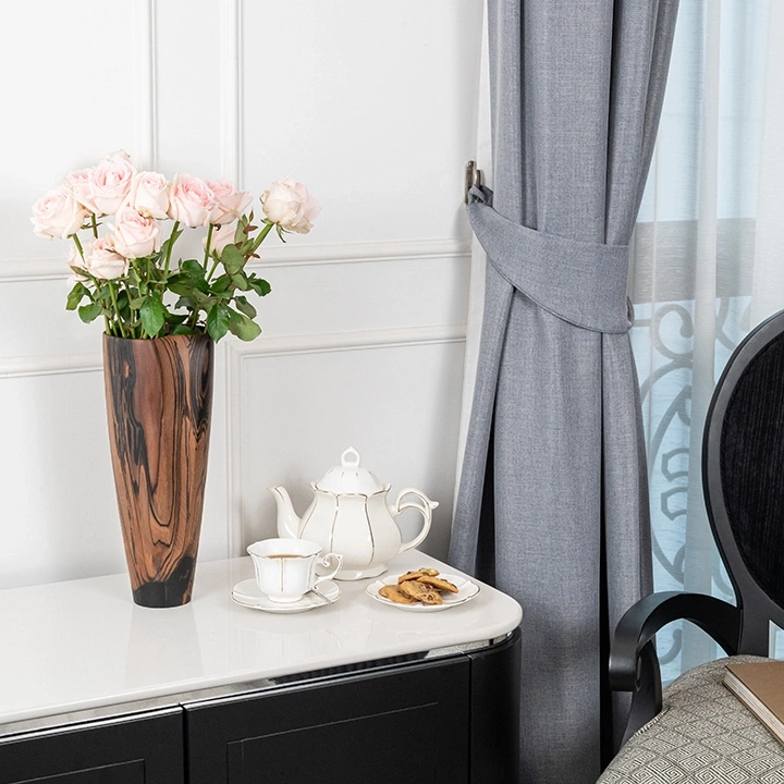 Rotating view highlighting the vase's features.