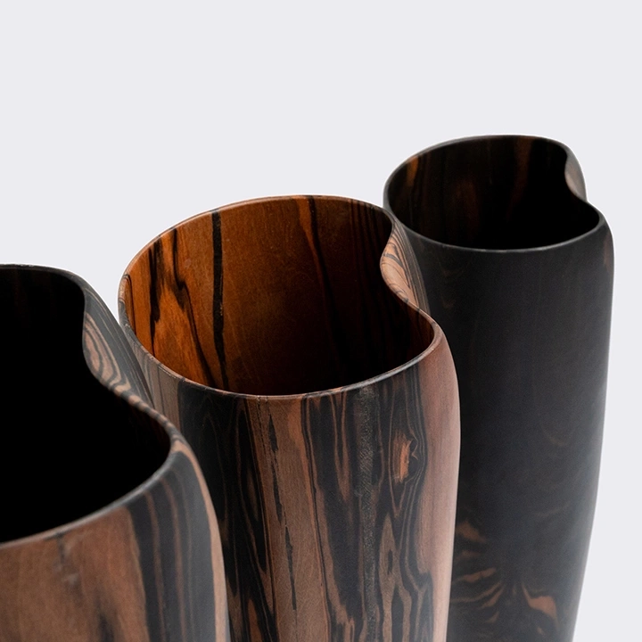 Rotating view highlighting the vase's features.