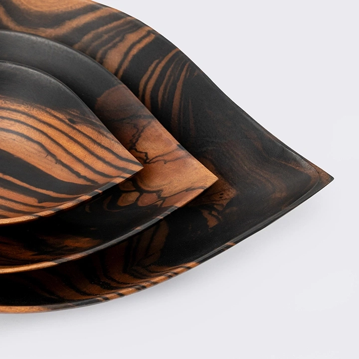 Rotating view highlighting the bowl's features.