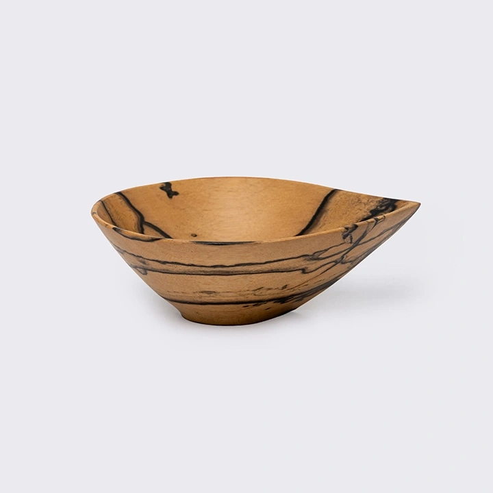 Rotating view highlighting the bowl's features.