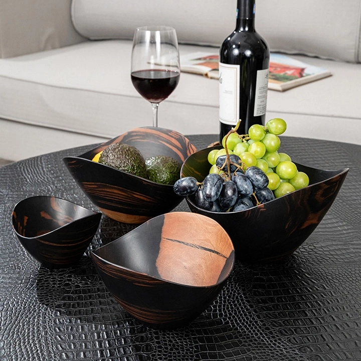 Rotating view highlighting the bowl's features.