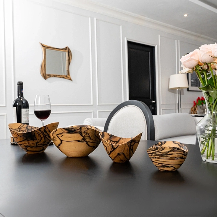 Rotating view highlighting the bowl's features.