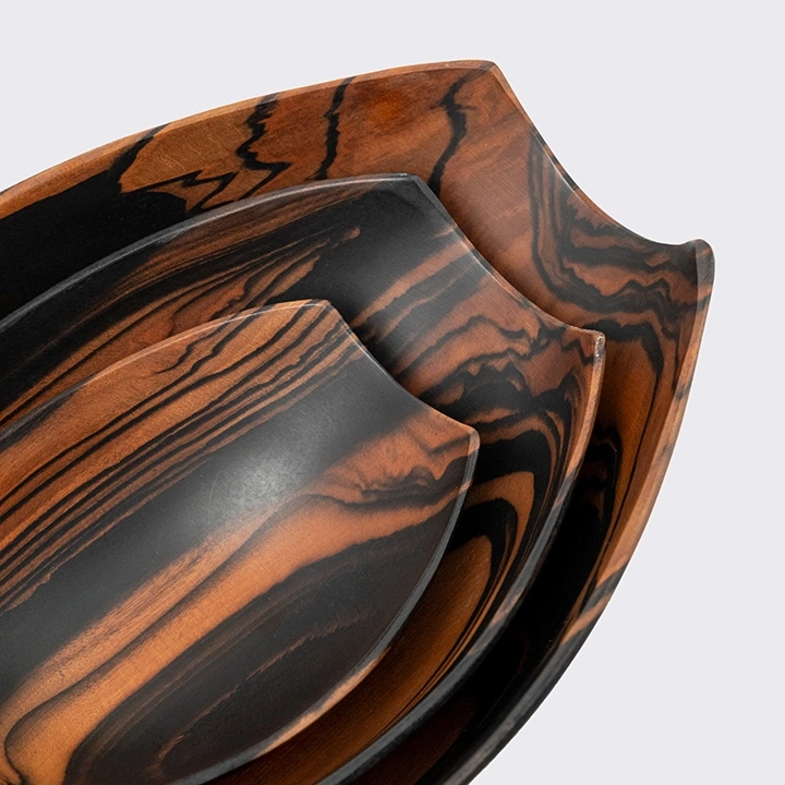 Rotating view highlighting the bowl's features.