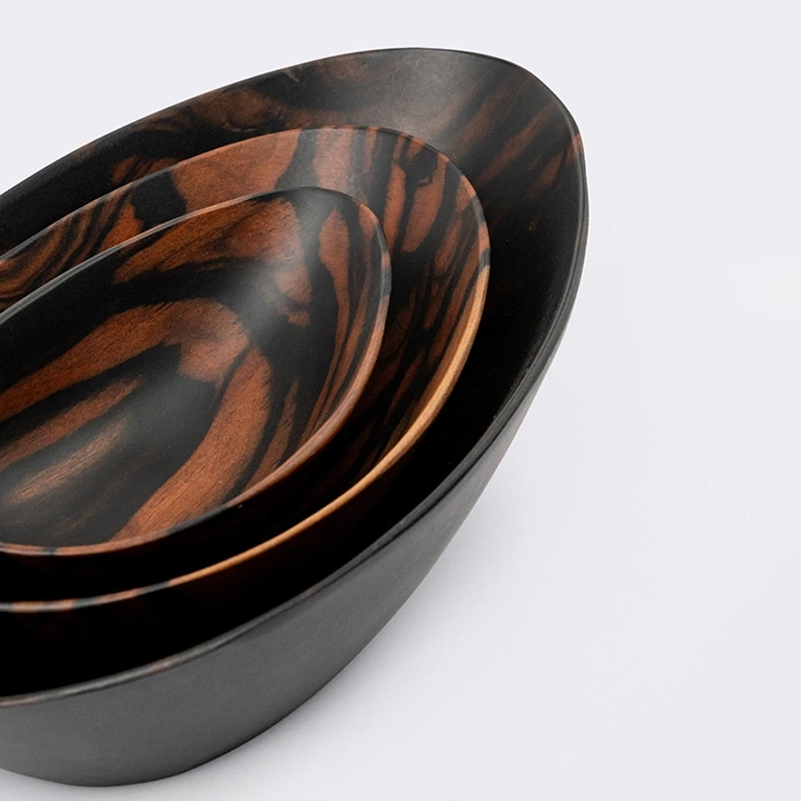 Rotating view highlighting the bowl's features.