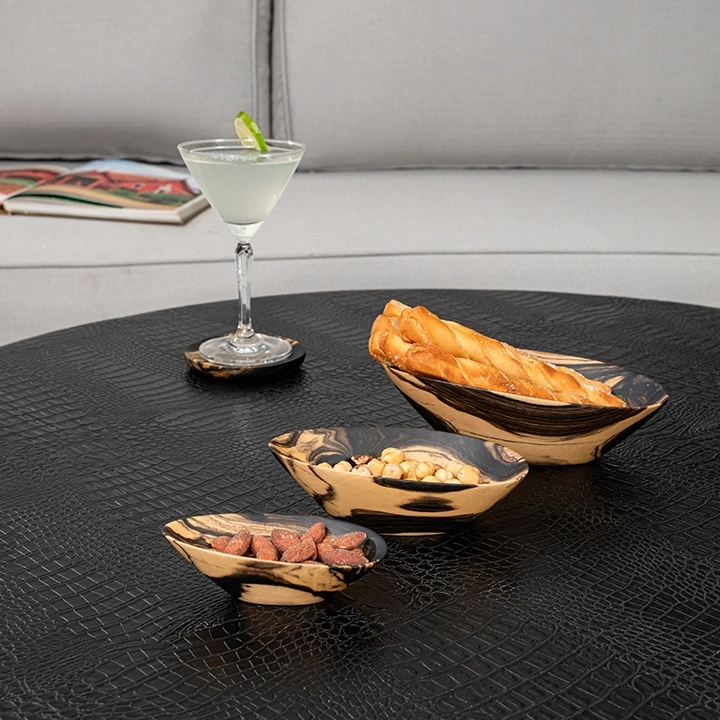 Rotating view highlighting the bowl's features.