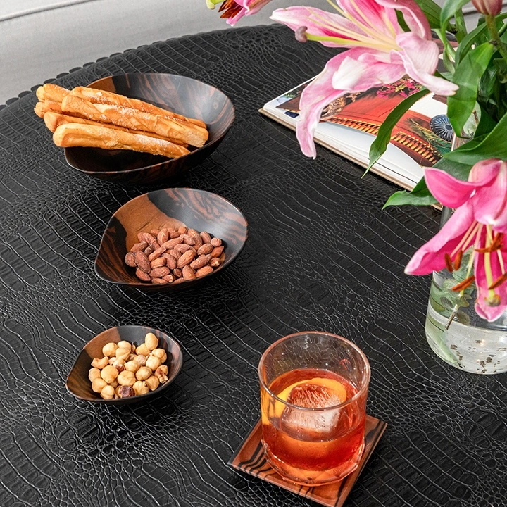 Rotating view highlighting the bowl's features.