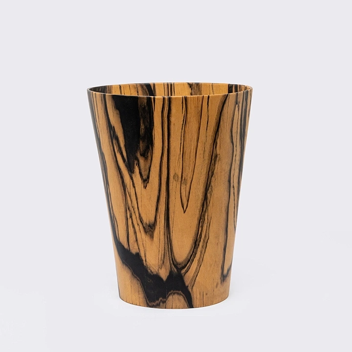 Rotating view highlighting the champagne bucket's features.