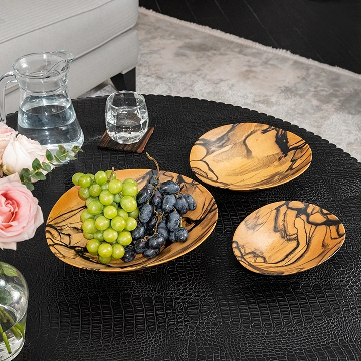 Rotating view highlighting the bowl's features.