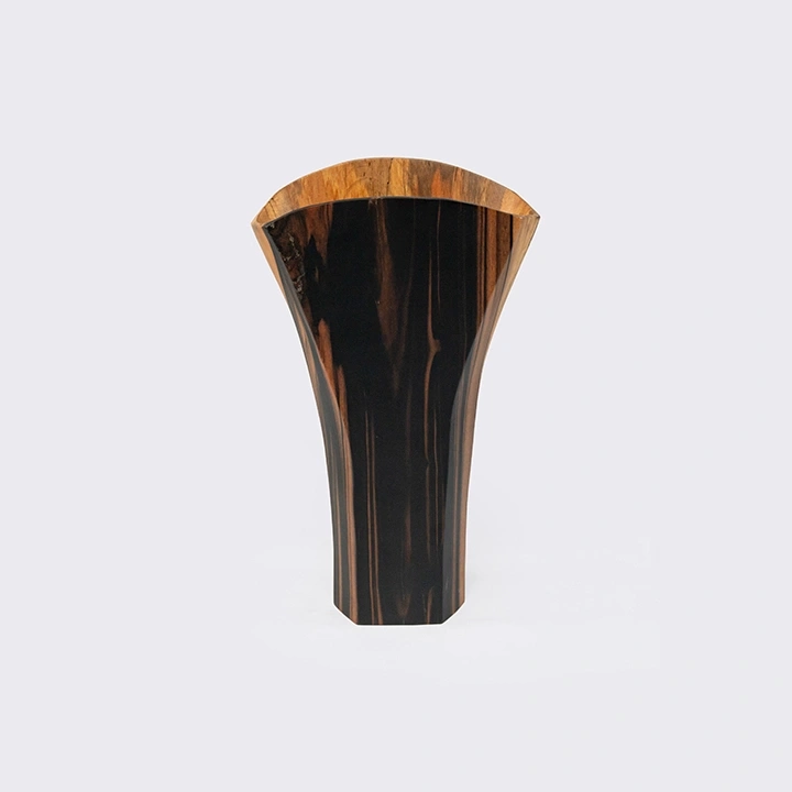 Rotating view highlighting the vase's features.