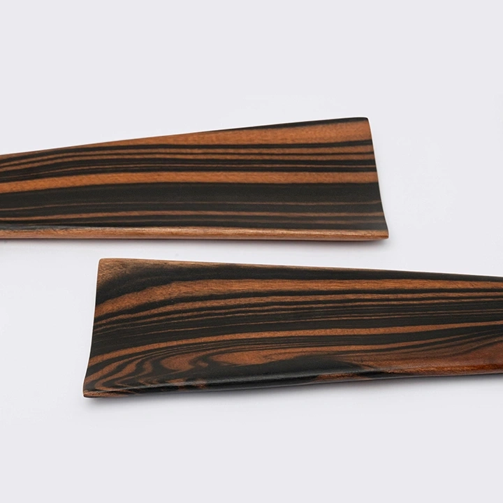 Rotating view highlighting the server's features