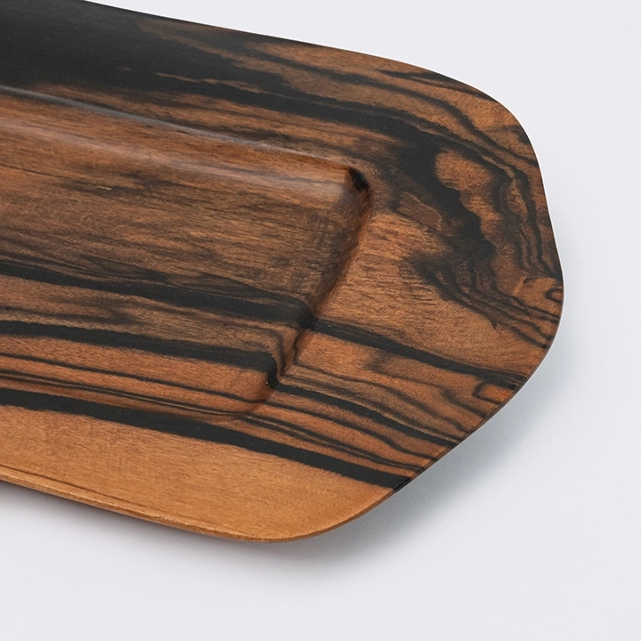 Studio shot of the tray.