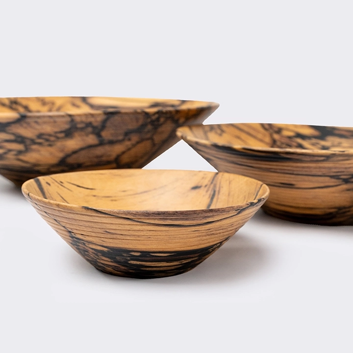 Rotating view highlighting the bowl's features.