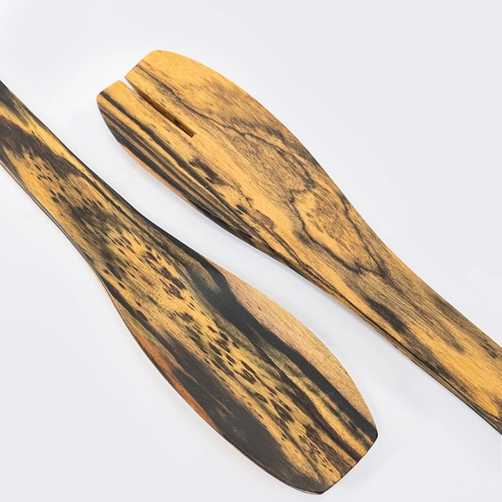 Detail picture of the spoon and fork