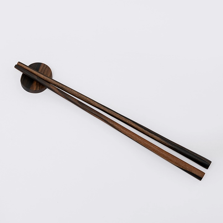 Rotating view highlighting the choopsticks's features