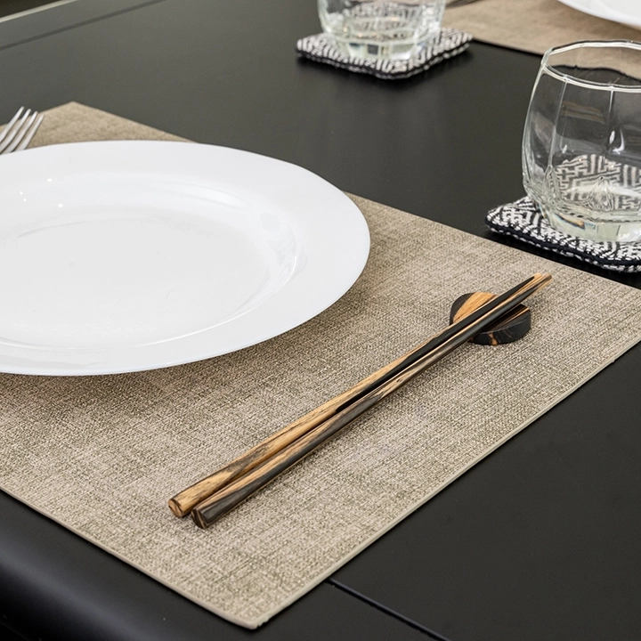 Picture in situ of the chopsticks