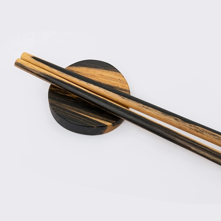 Rotating view highlighting the choopsticks's features