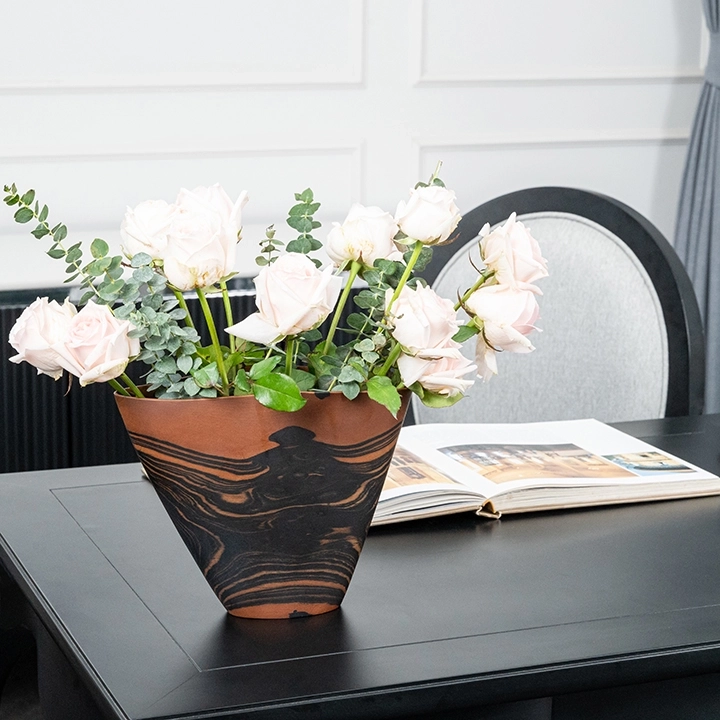 Image showcasing the Vase in use.