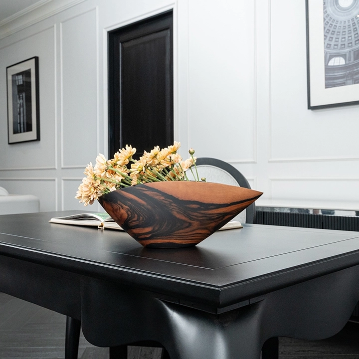 Rotating view highlighting the vase's features