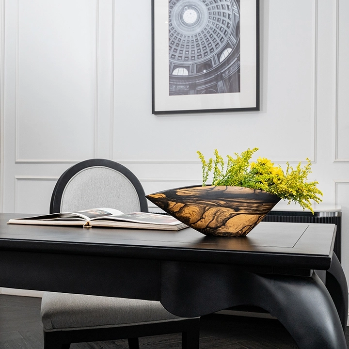 Image showcasing the vase in use.