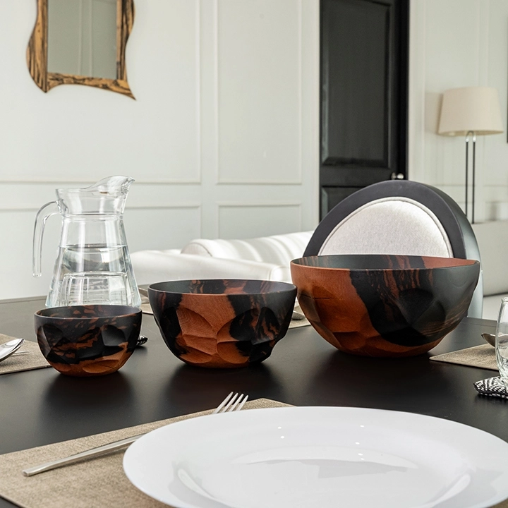 Rotating view highlighting the bowl's features.