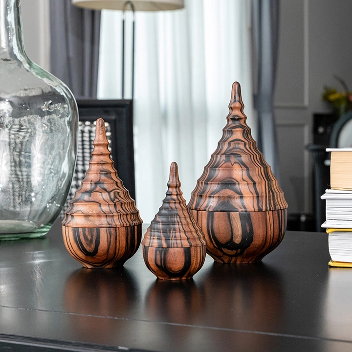 Studio picture of the conica Box