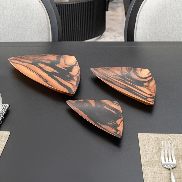 Picture in situ of Water Lillies Plates