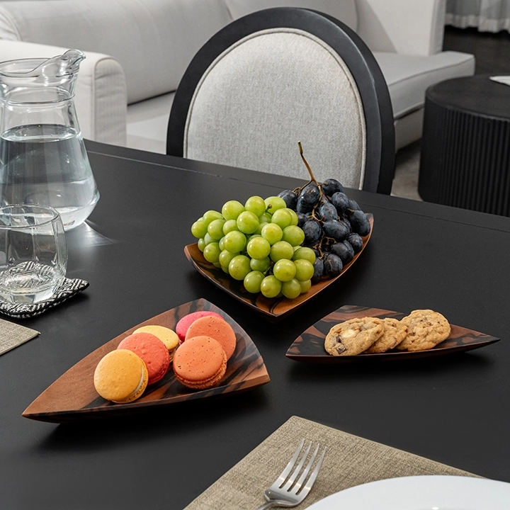 Studio picture of Water Lillies plates