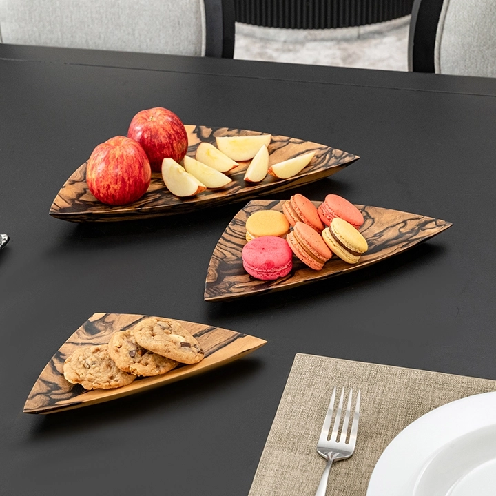 Picture in situ of Water Lillies Plates