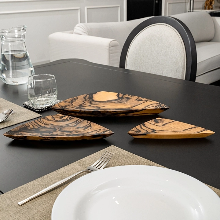 Studio picture of Water Lillies plates