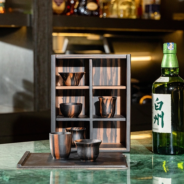 Picture in situ of sake cups set.7 