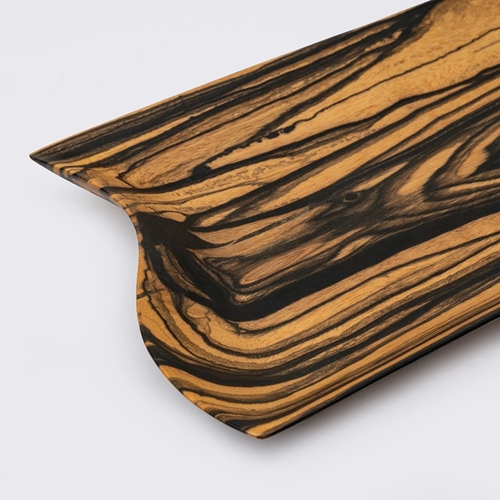 Studio picture of the wavy platter