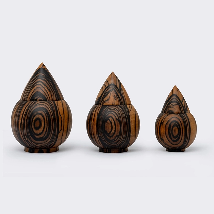 Studio picture of the Peaked Jar set.3