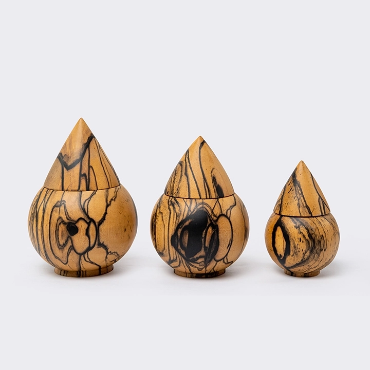 Studio picture of the Peaked Jar set.3