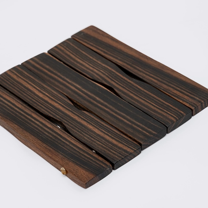 Rotating view highlighting the coaster's features.