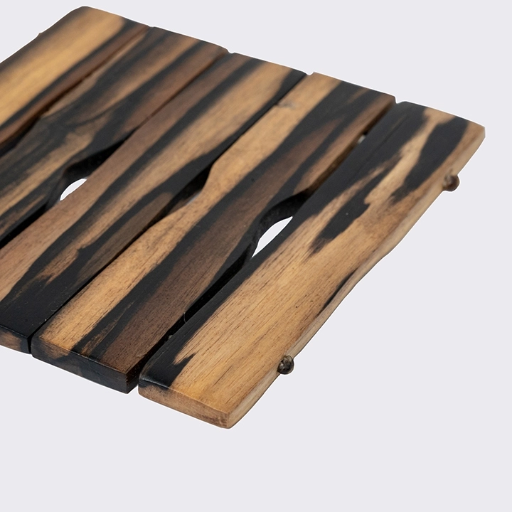 Rotating view highlighting the coaster's features.